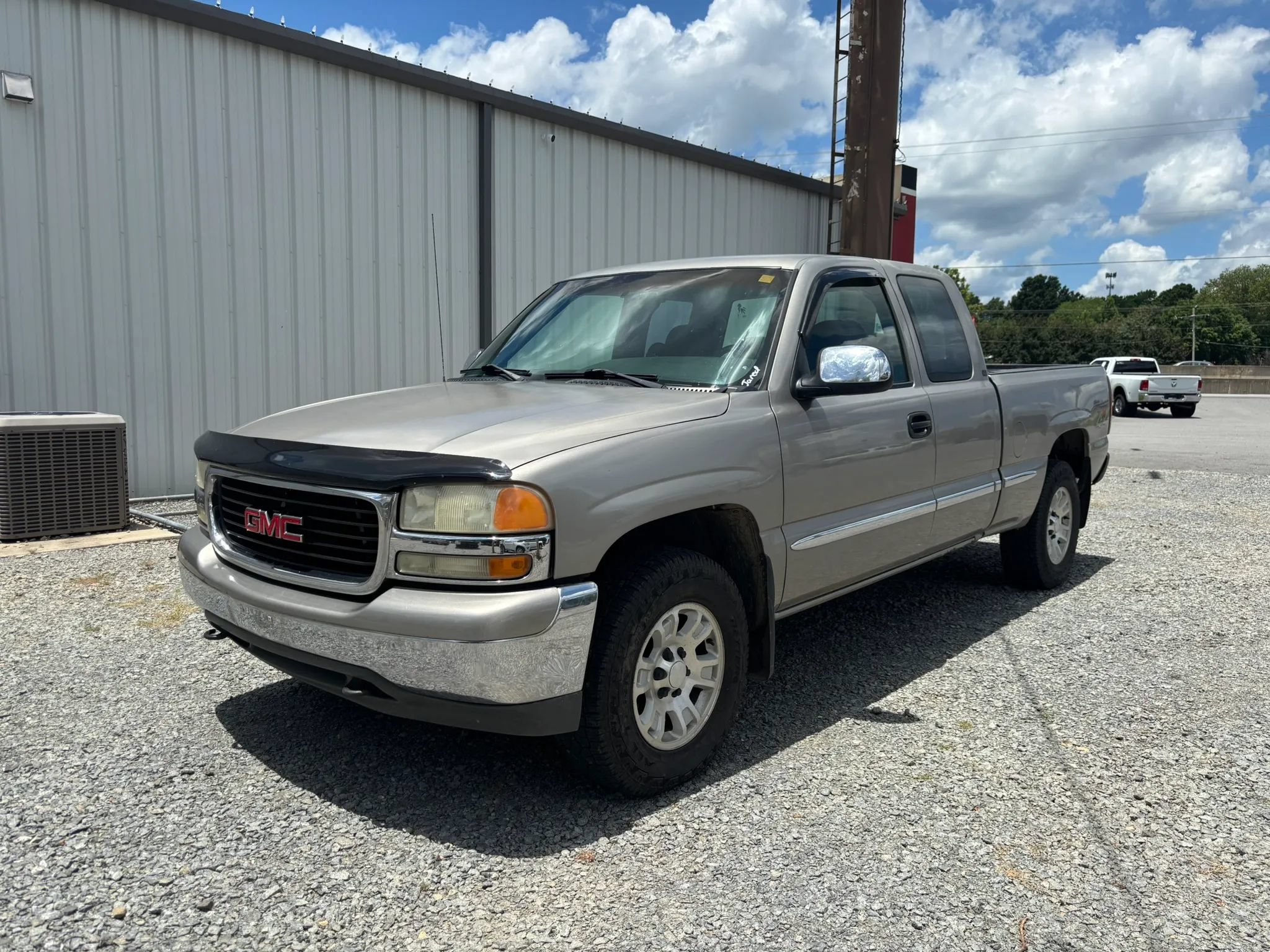 Used 2001 GMC Sierra 1500 4x4 Extended Cab image 2