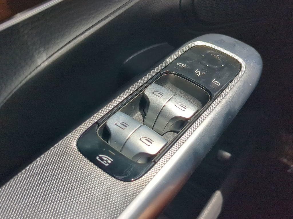 Certified 2025 Mercedes-Benz GLC 350e 4MATIC image 9