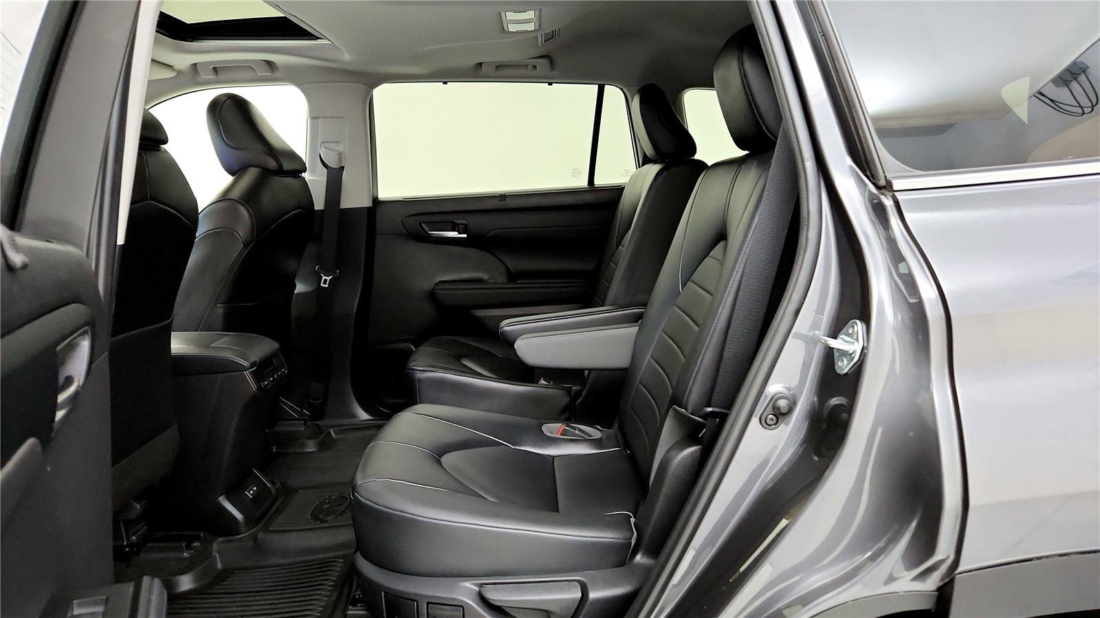 Certified 2023 Toyota Highlander XLE image 33