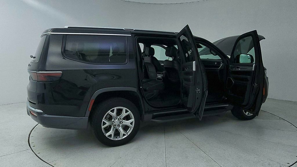 Used 2022 Jeep Wagoneer Series II AWD/4WD image 12