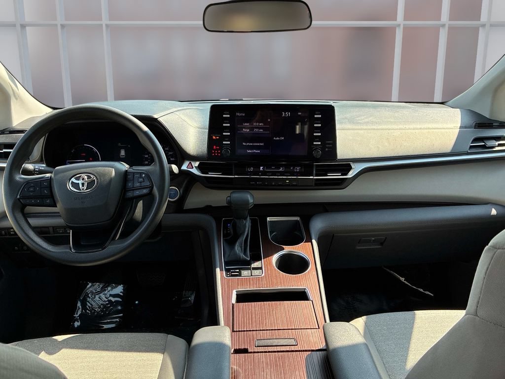 Used 2023 Toyota Sienna LE FWD image 17
