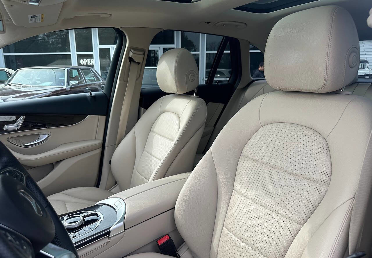 Used 2019 Mercedes-Benz GLC 300 w/ Premium Package image 14