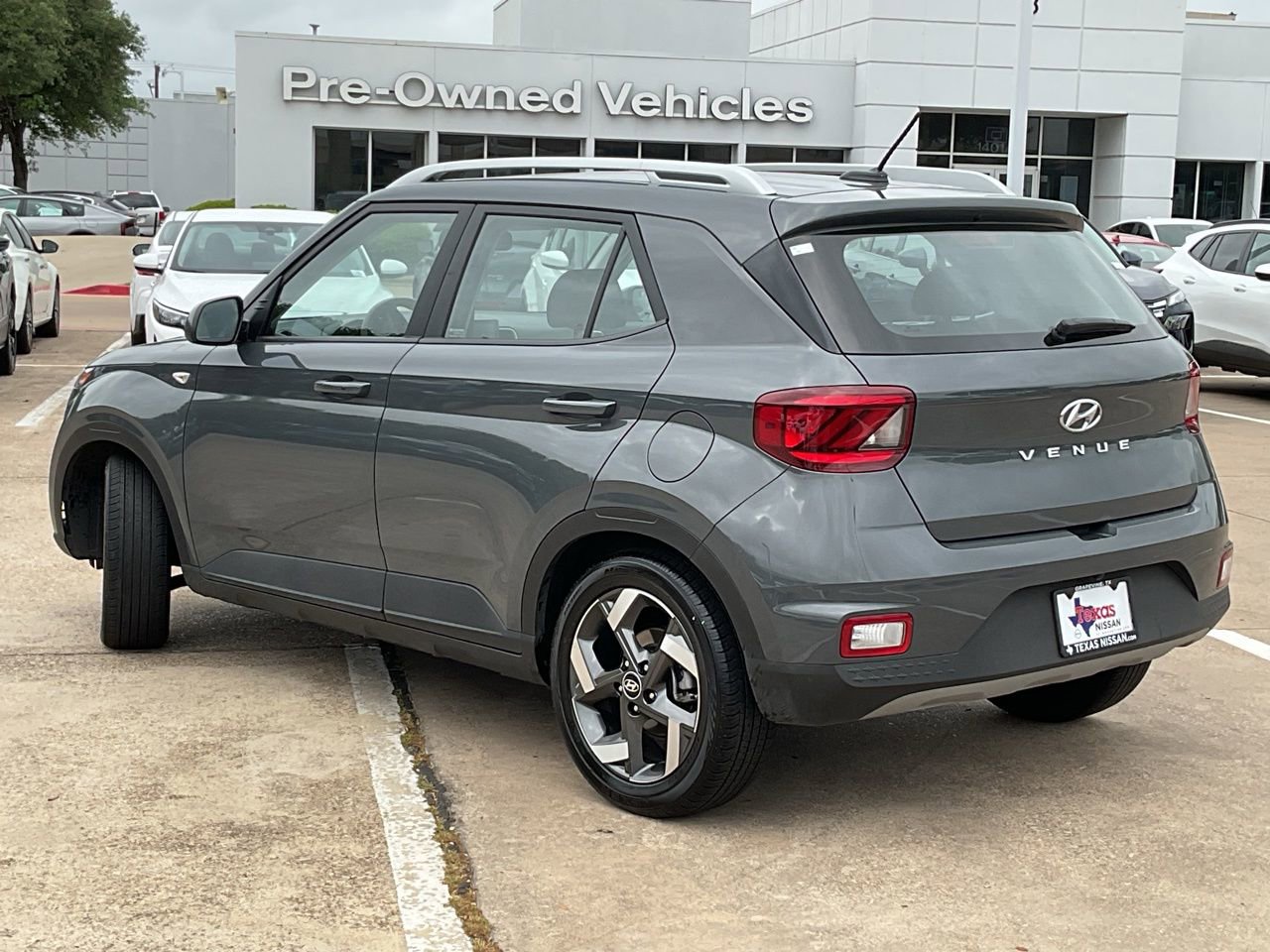 Used 2025 Hyundai Venue SEL image 7