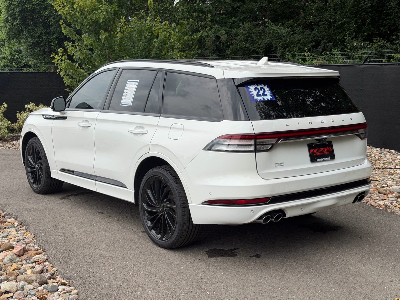 Certified 2022 Lincoln Aviator Reserve w/ Equipment Group 201A AWD/4WD image 3