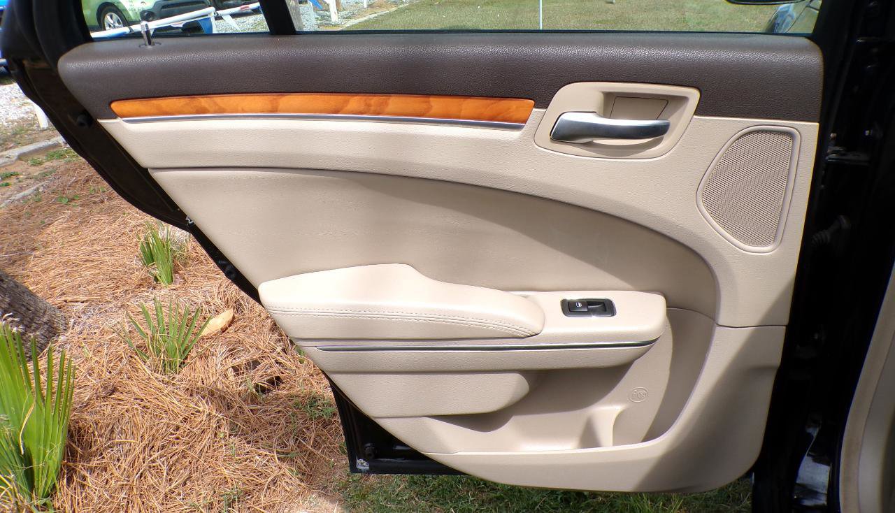 Used 2013 Chrysler 300 C w/ Beats Audio Group RWD image 39