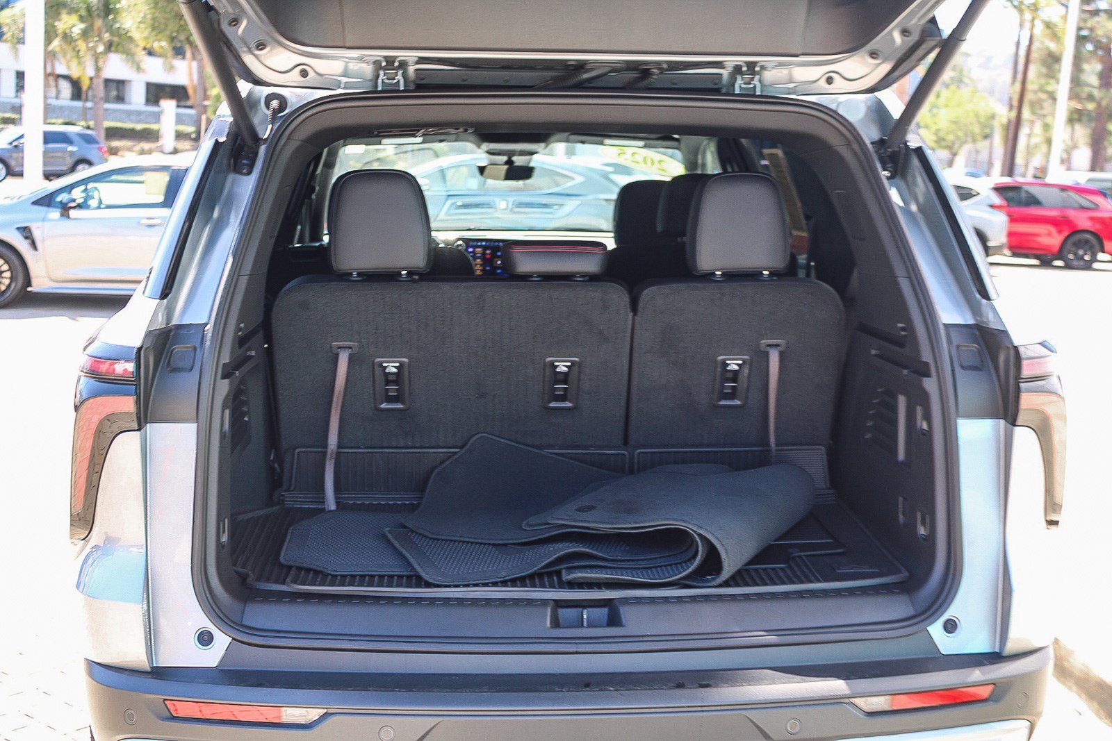 Used 2025 Chevrolet Traverse Z71 w/ Enhanced Driving Package AWD/4WD image 28