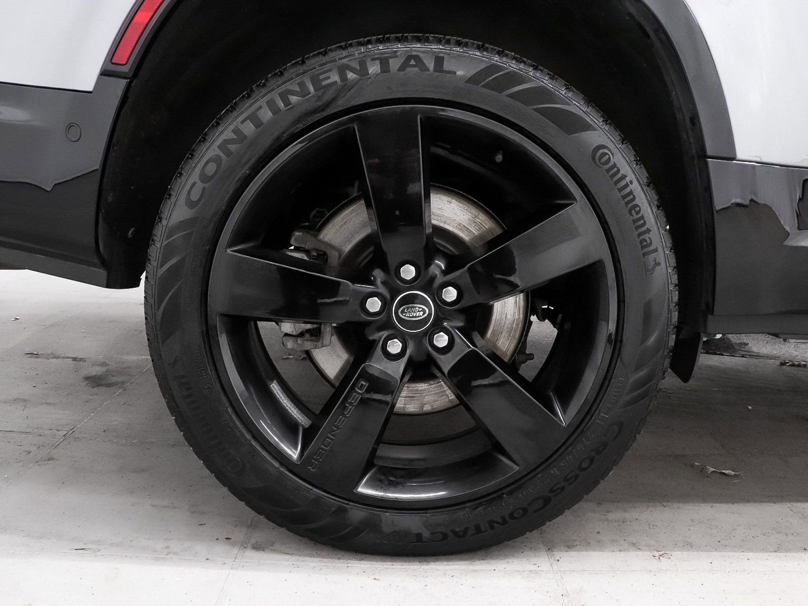 Used 2023 Land Rover Defender 130 X-Dynamic SE image 7