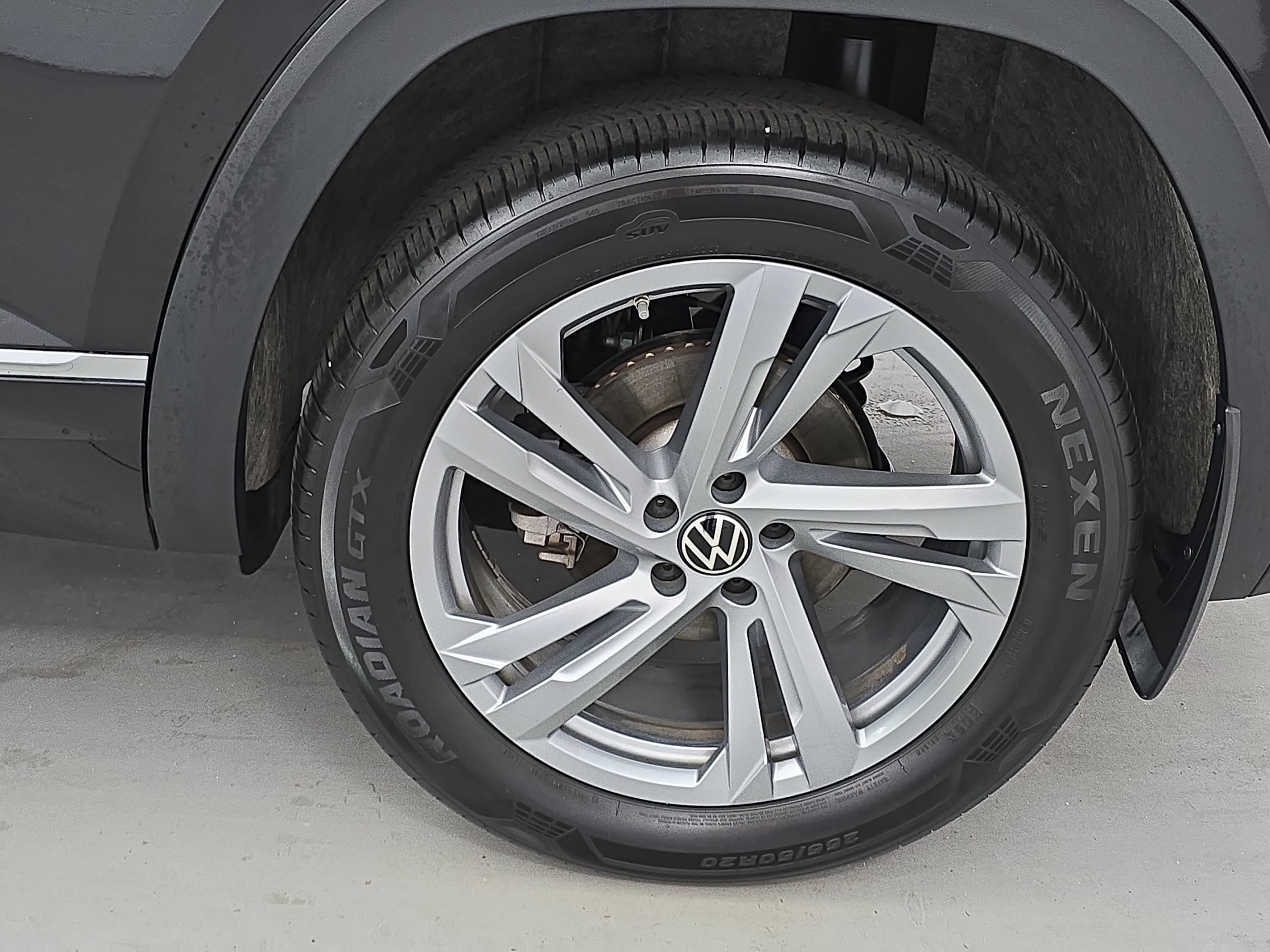 Certified 2024 Volkswagen Atlas Cross Sport SEL R-Line AWD/4WD image 34
