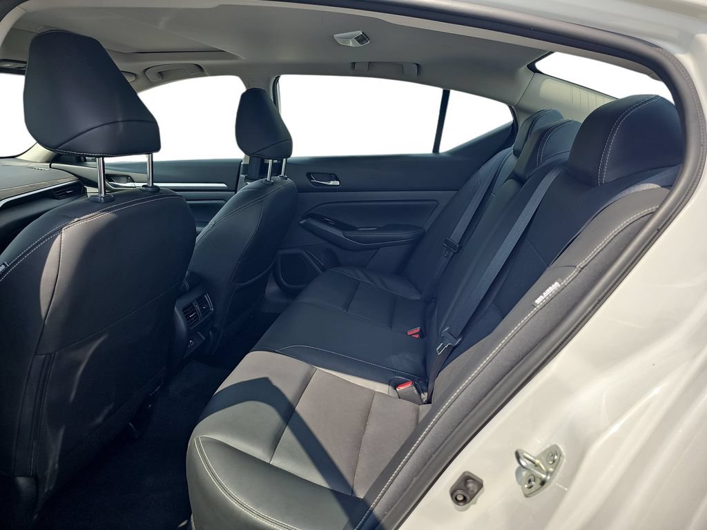 Used 2025 Nissan Altima 2.5 SL FWD image 14