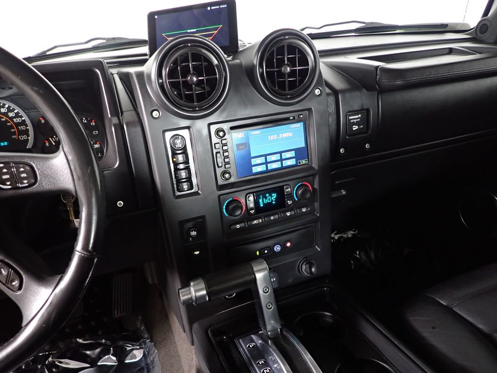 Used 2005 HUMMER H2 SUT w/ Preferred Equipment Group AWD/4WD image 30