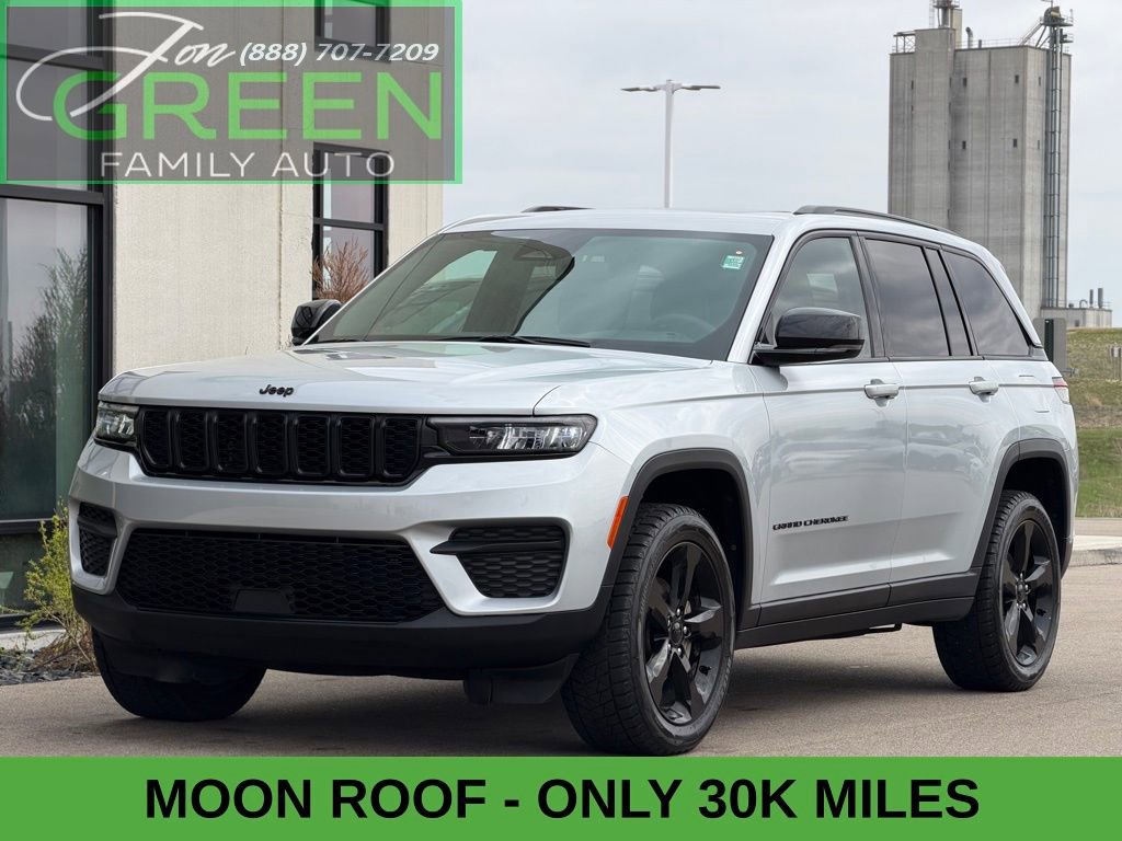 Used 2023 Jeep Grand Cherokee Altitude image 1