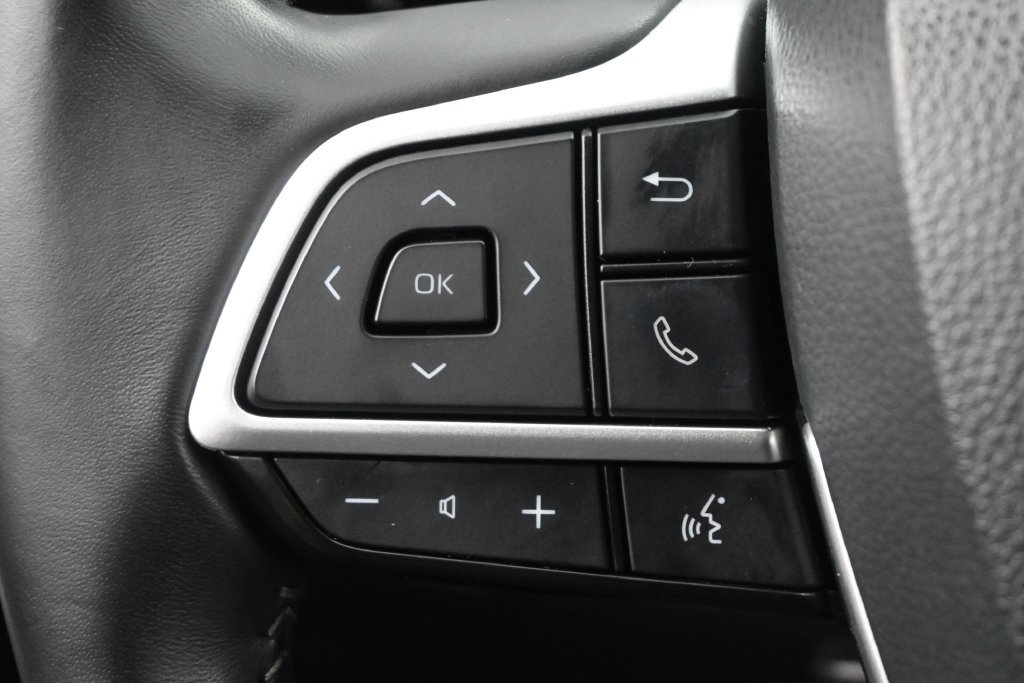 Used 2023 Toyota Highlander XSE FWD image 6