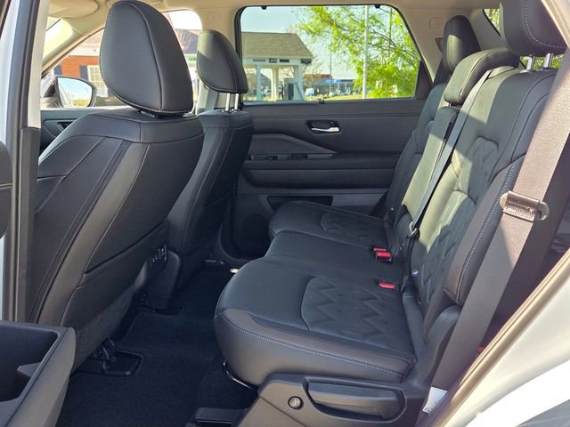New 2026 Nissan Pathfinder Platinum w/ Cargo Package image 6