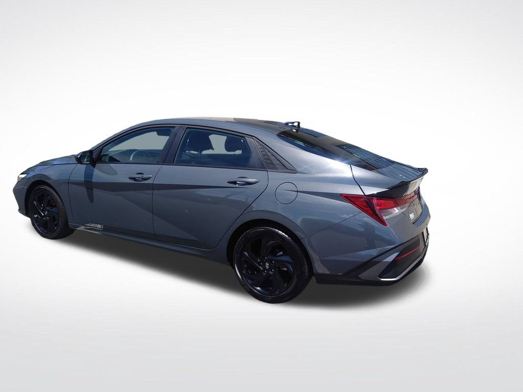 Used 2026 Hyundai Elantra Sport FWD image 4