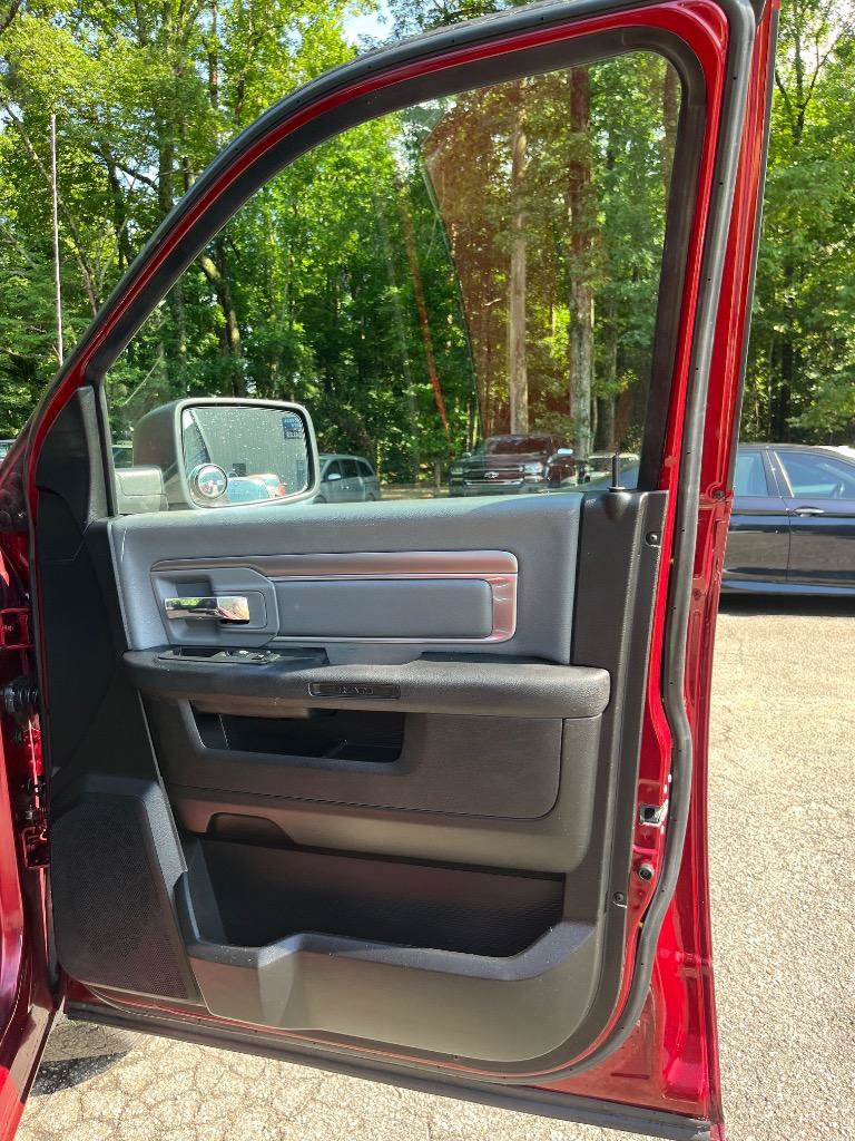 Used 2021 RAM 1500 Classic SLT RWD image 29