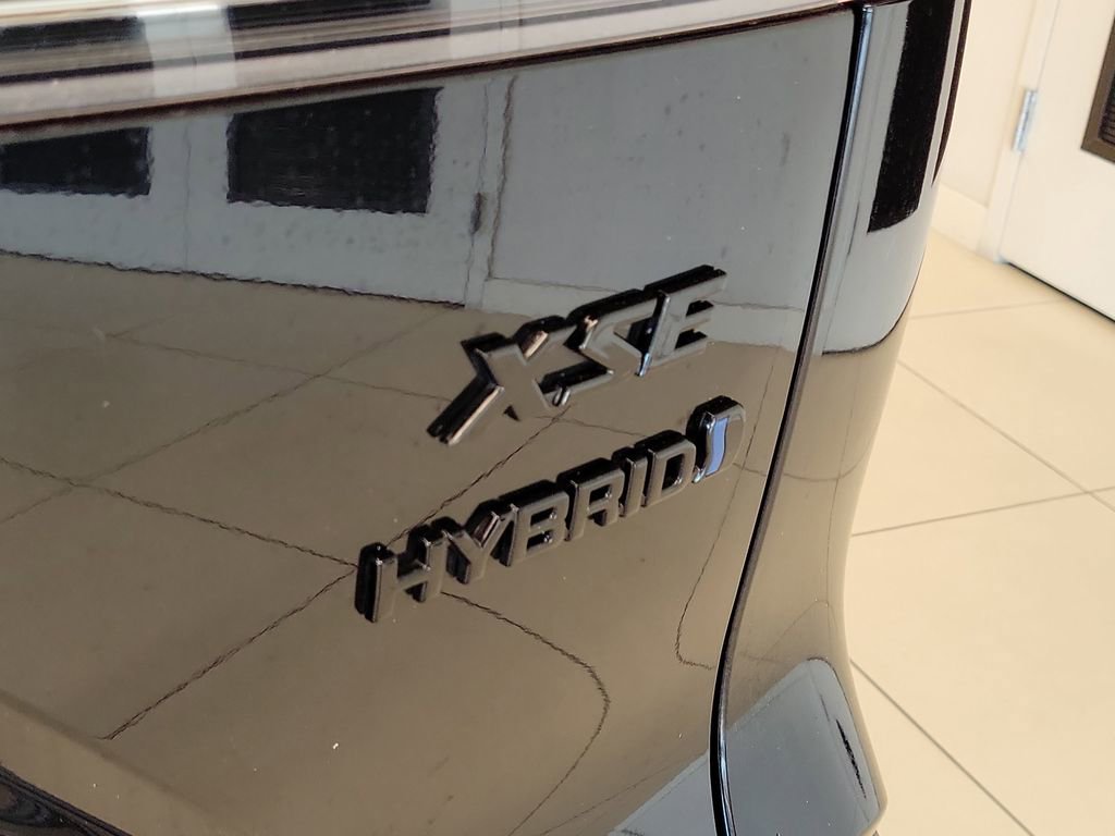 Used 2024 Toyota Corolla Cross XSE w/ Convenience Package AWD/4WD image 9