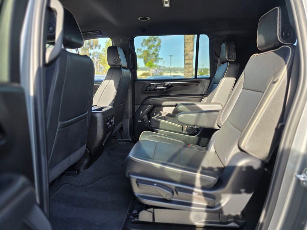 Used 2025 Chevrolet Suburban Premier image 15