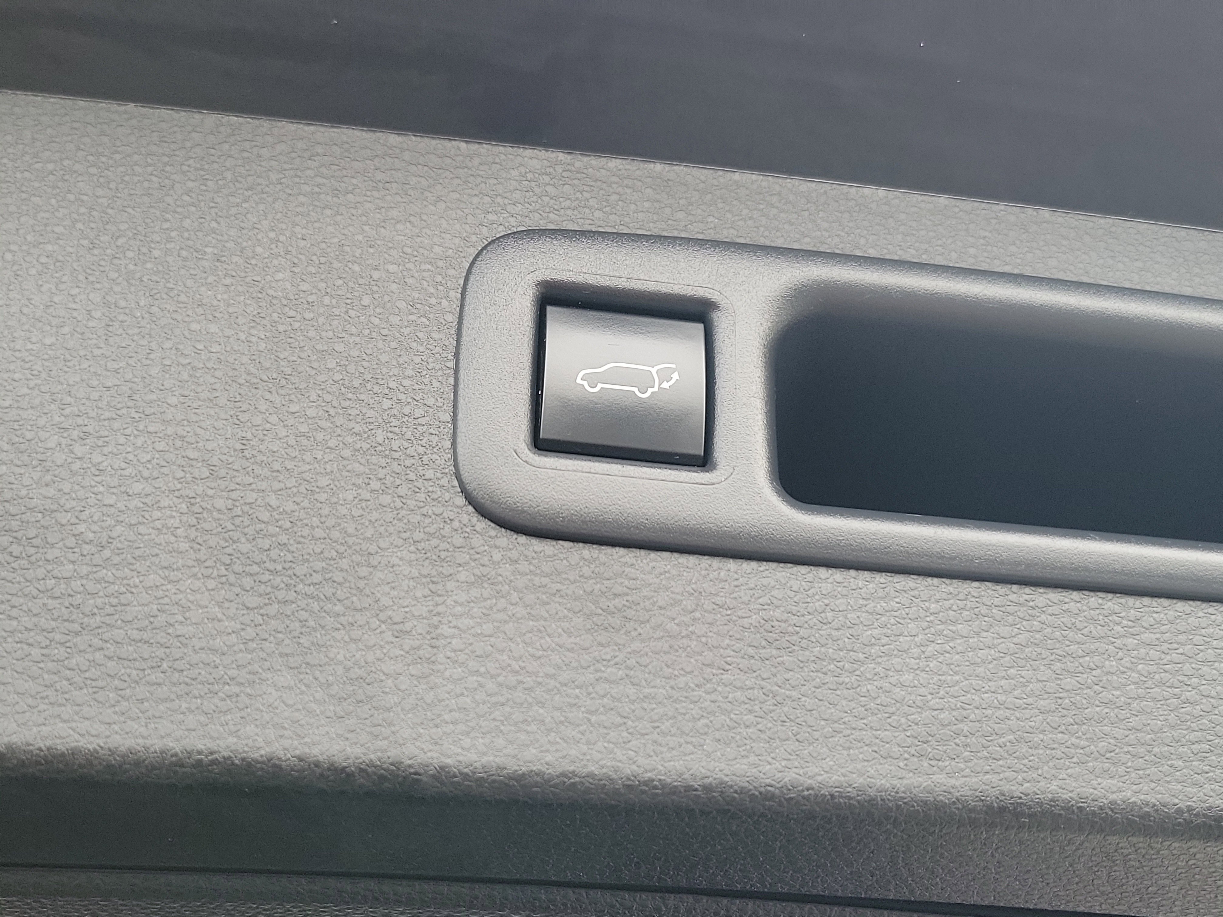 Certified 2024 Toyota Highlander LE image 11