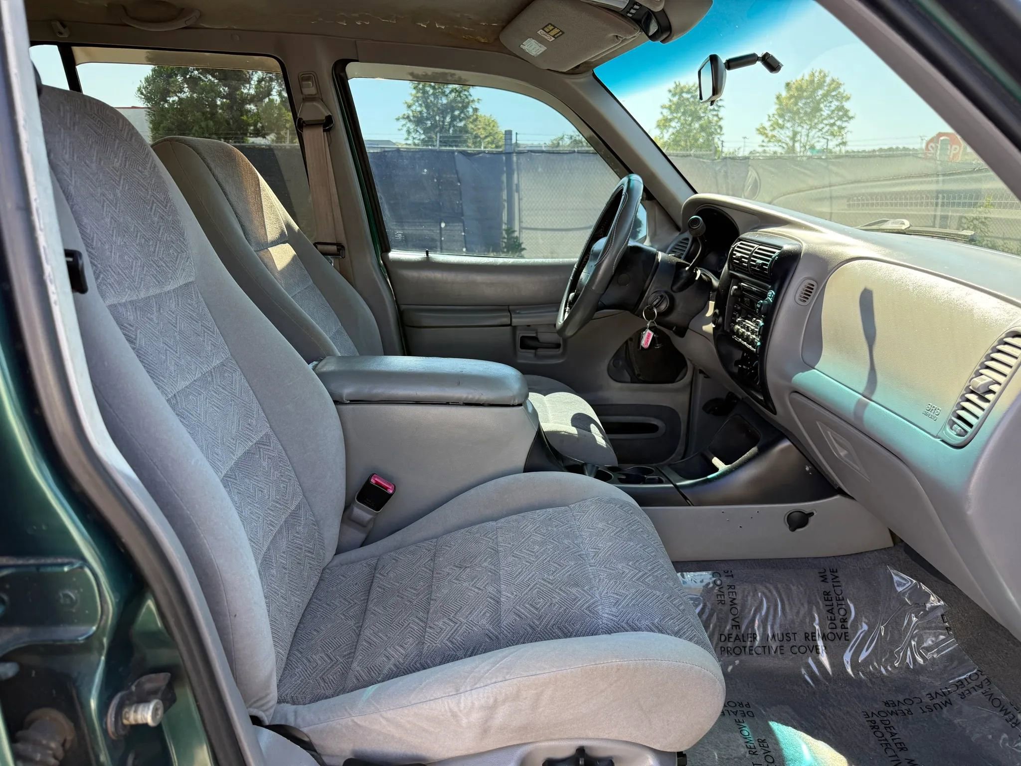 Used 2000 Ford Explorer XLT AWD/4WD image 18