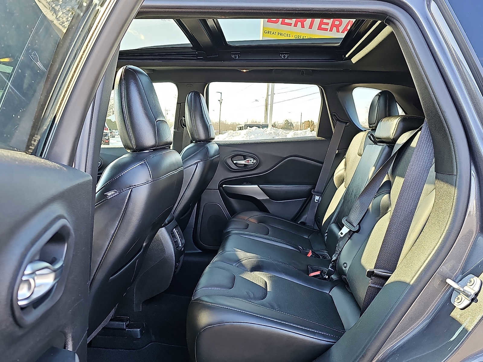 Used 2019 Jeep Cherokee High Altitude image 9