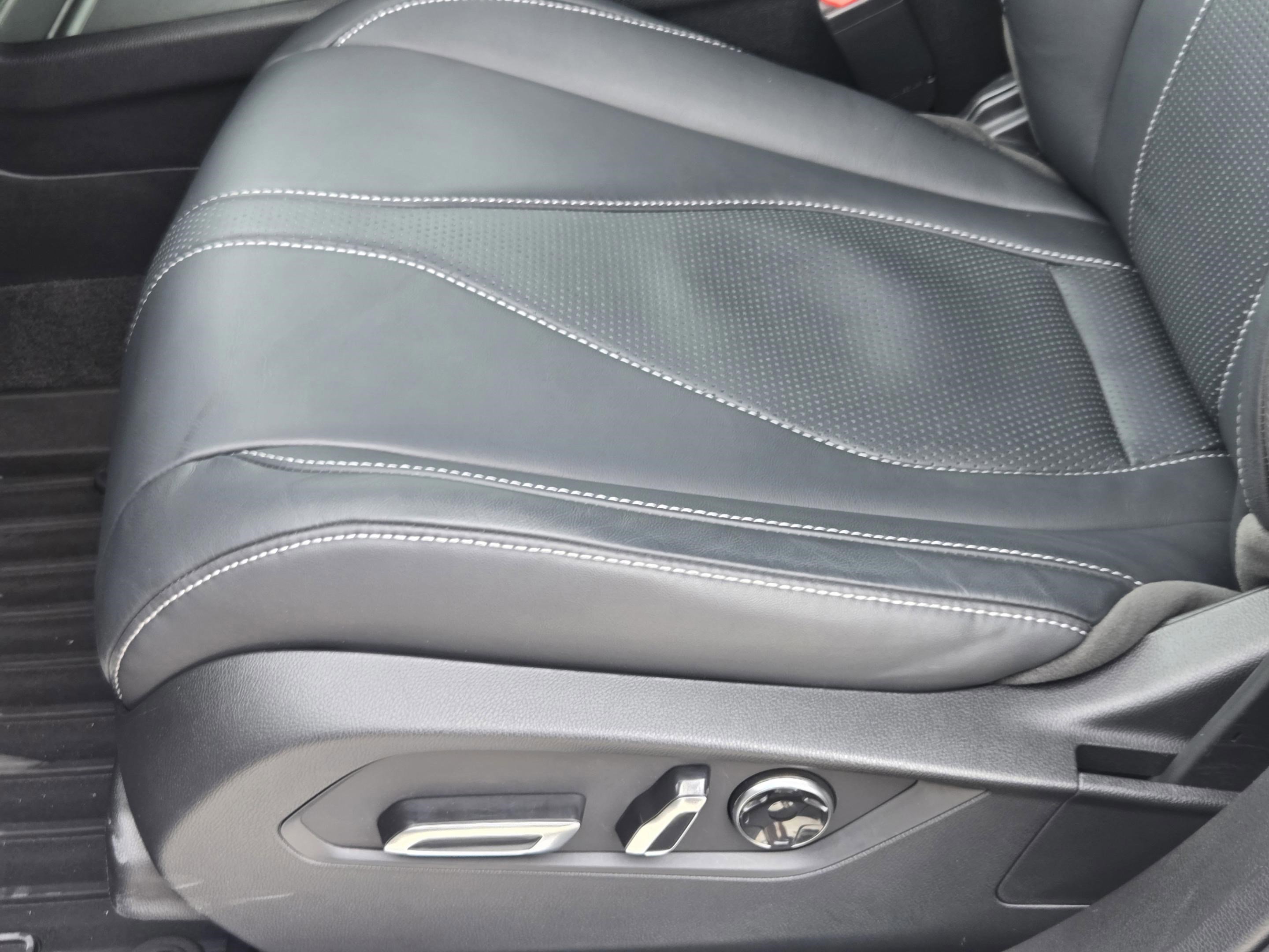 Certified 2025 Acura RDX w/ Technology Package image 17