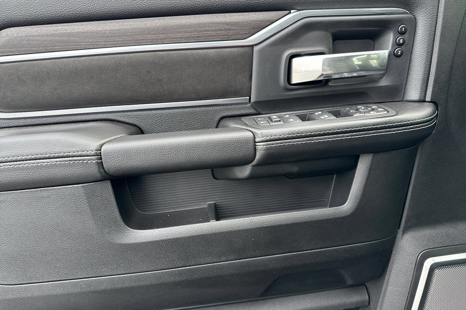 New 2026 RAM 3500 Laramie AWD/4WD image 7