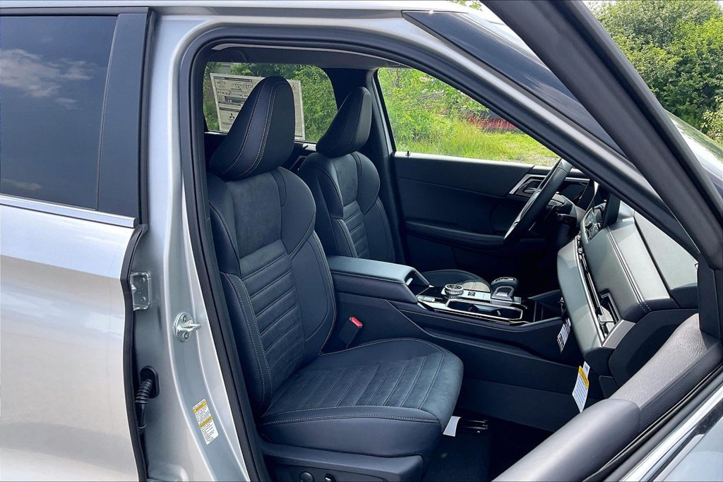 New 2026 Mitsubishi Outlander SE AWD/4WD image 8
