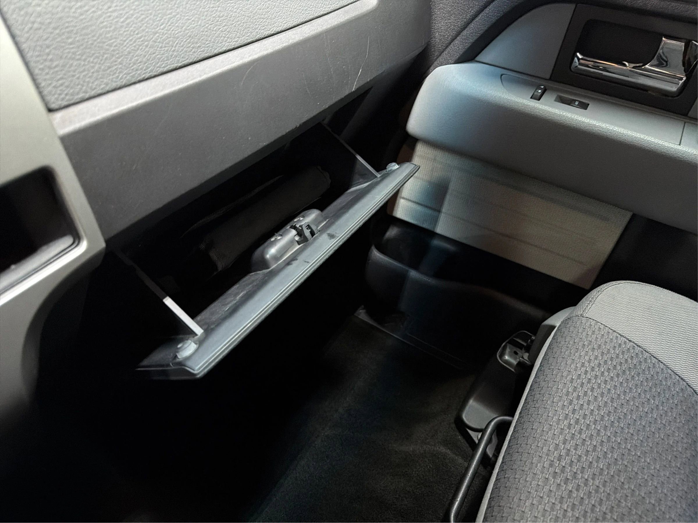 Used 2013 Ford F150 XLT w/ XLT Chrome Pkg image 23