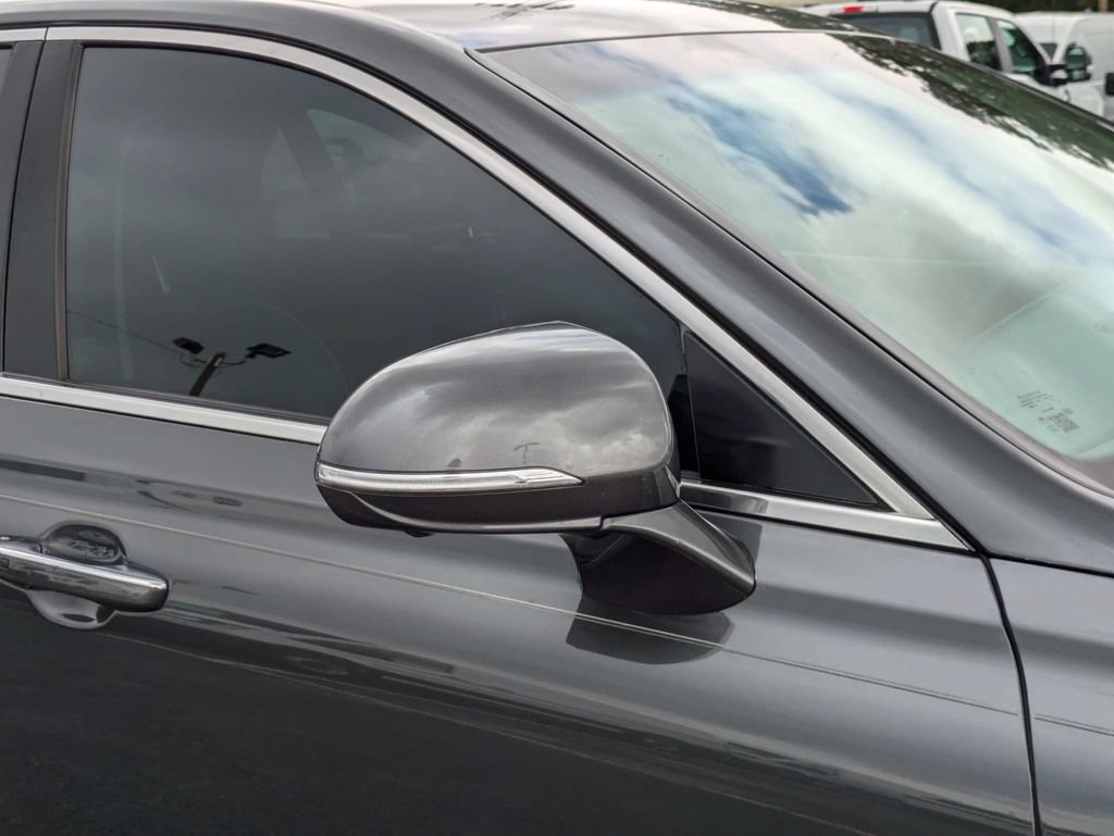 Used 2019 Genesis G90 5.0 Ultimate RWD image 12