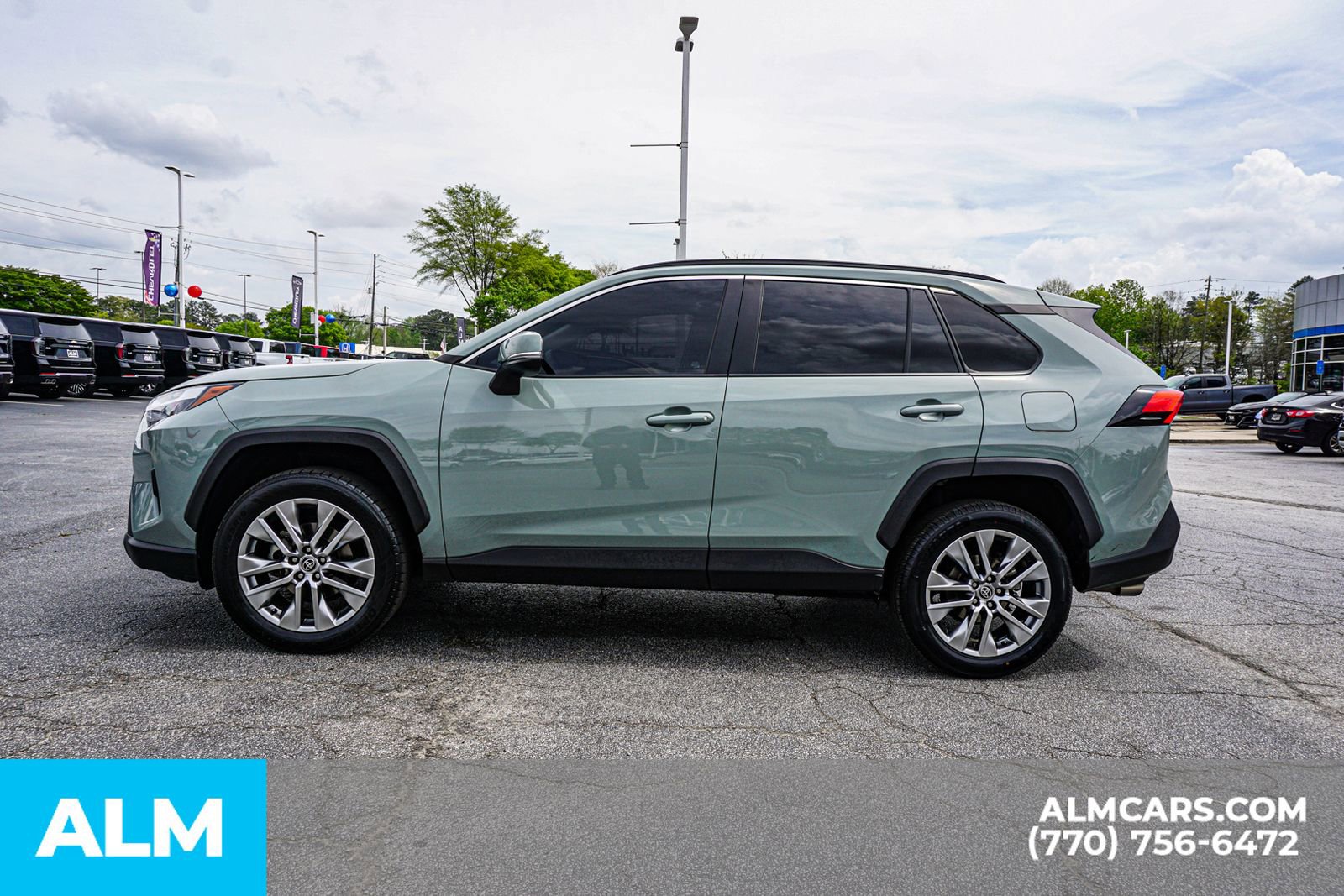 Used 2023 Toyota RAV4 XLE Premium FWD image 10