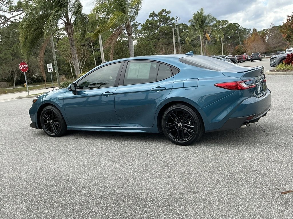 Used 2025 Toyota Camry SE image 6