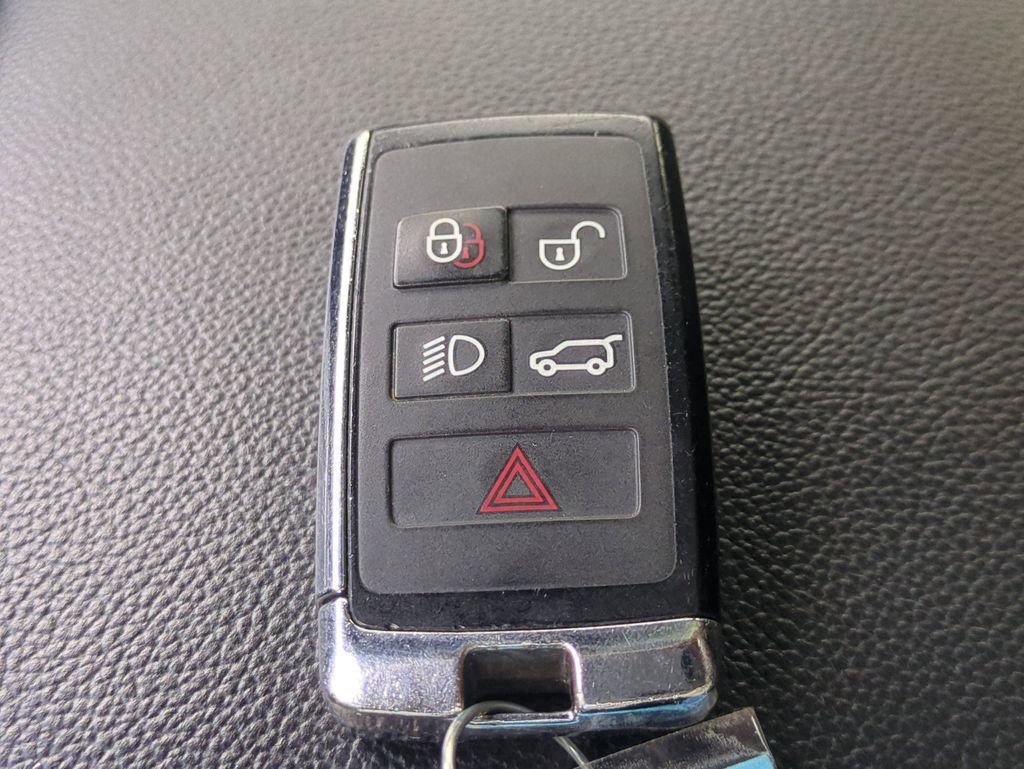 Used 2021 Jaguar F-PACE S image 33