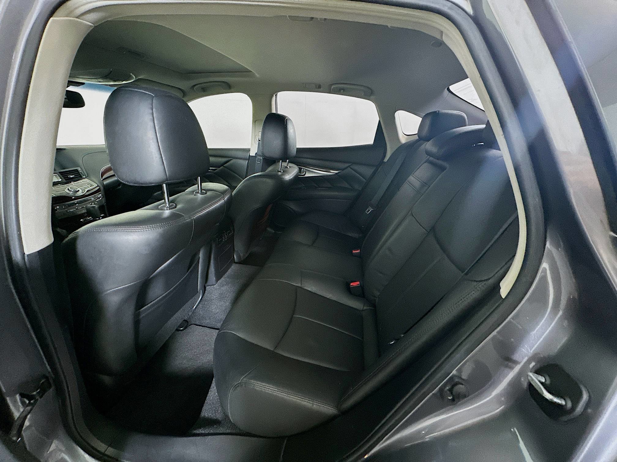 Used 2015 INFINITI Q70 3.7 image 29