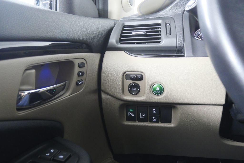 Used 2017 Honda Pilot Touring image 22