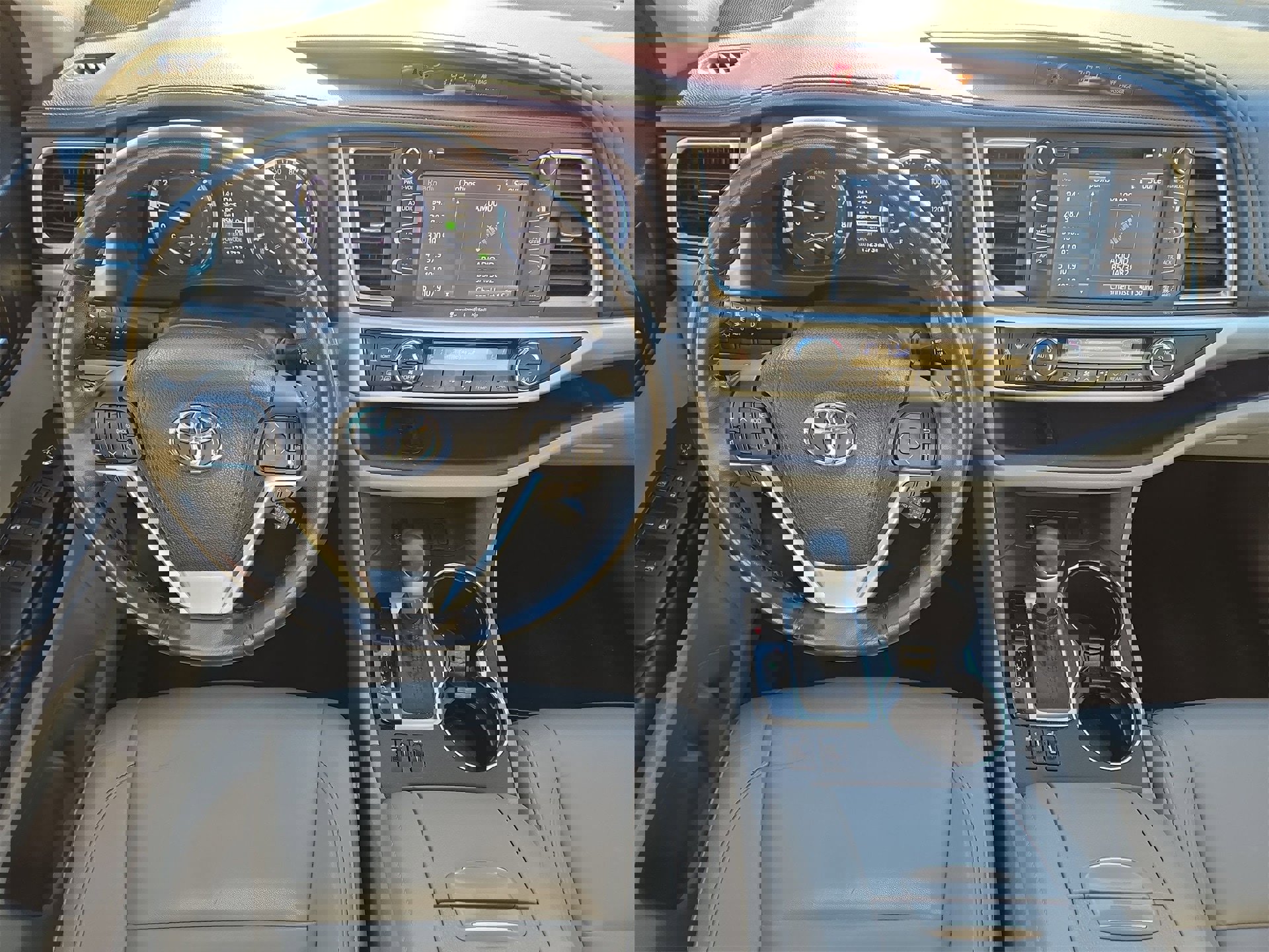 Used 2018 Toyota Highlander XLE image 14