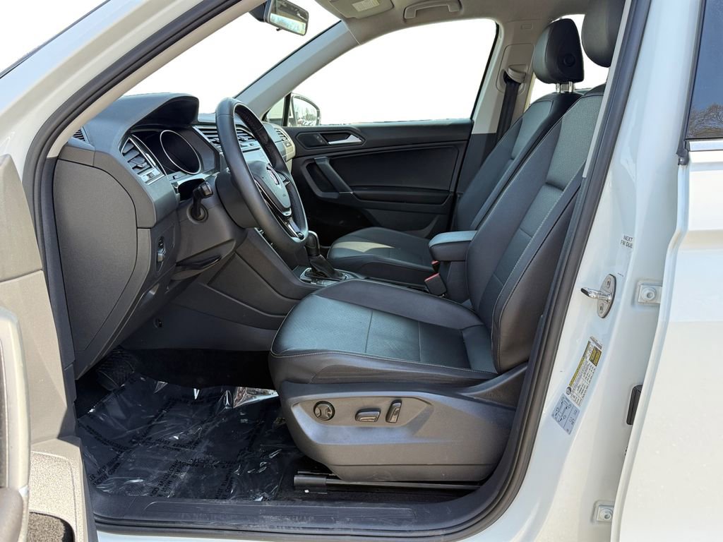 Used 2020 Volkswagen Tiguan SE image 11