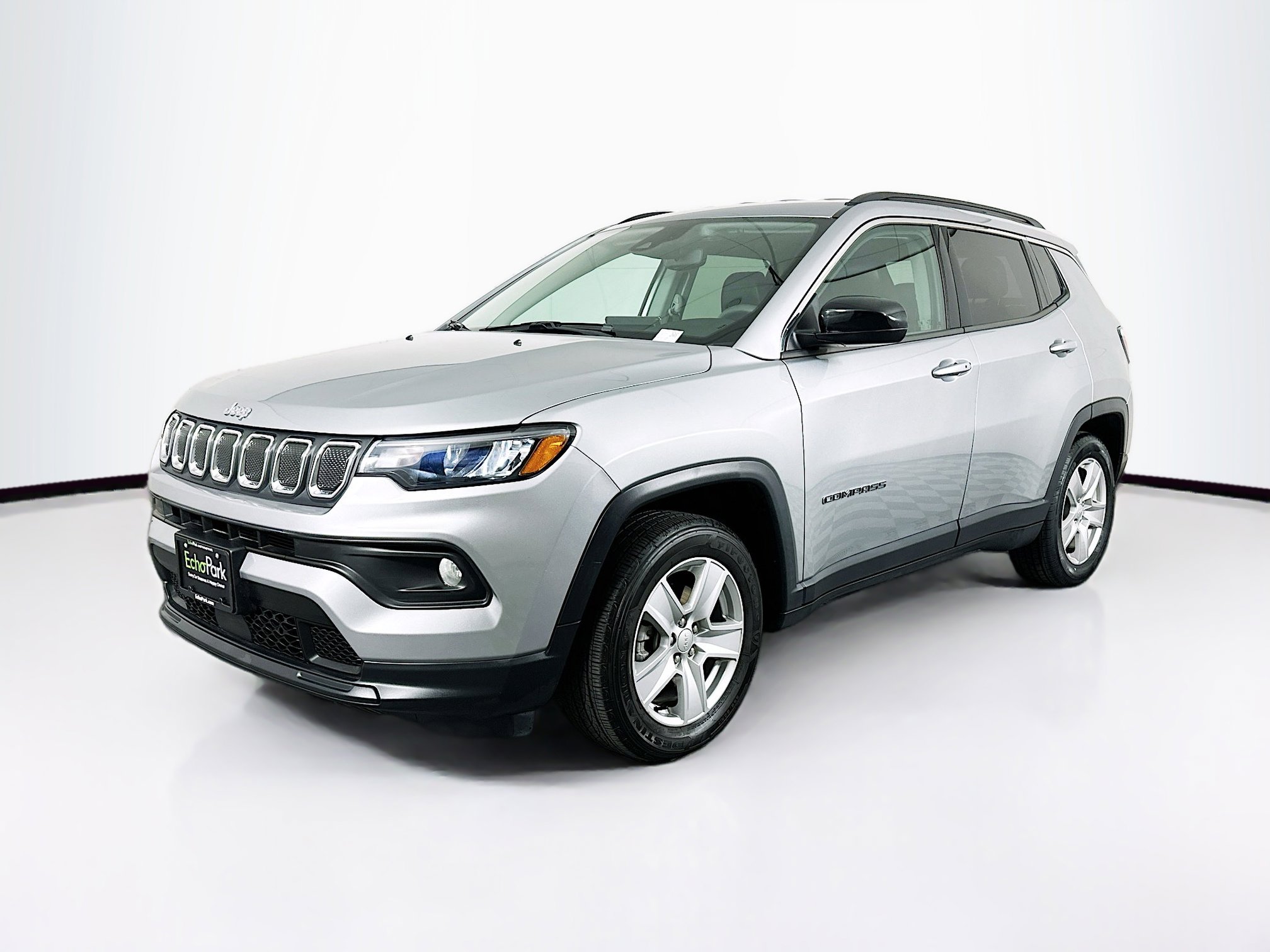 Used 2022 Jeep Compass Latitude image 3