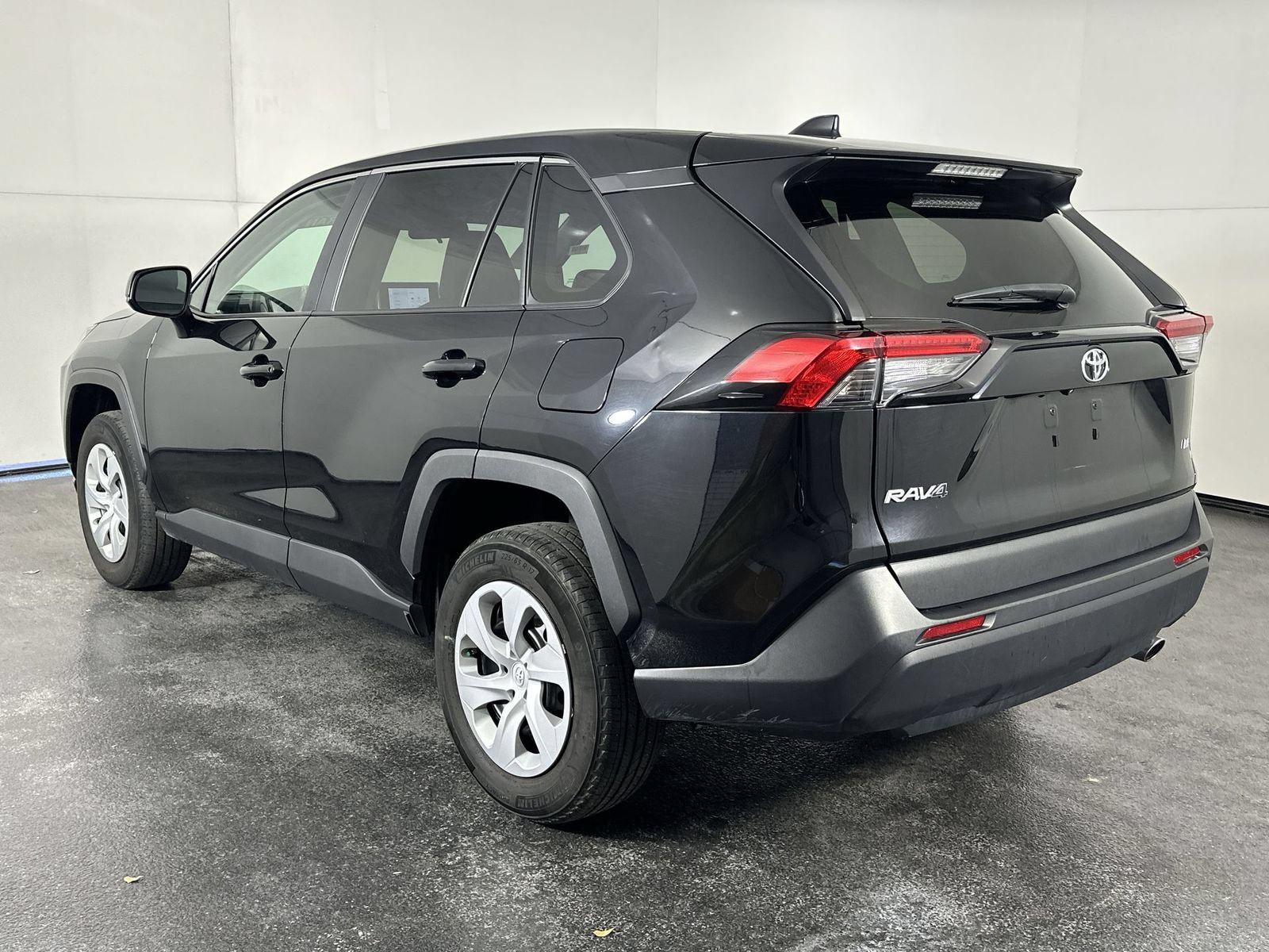 Used 2024 Toyota RAV4 LE FWD image 6