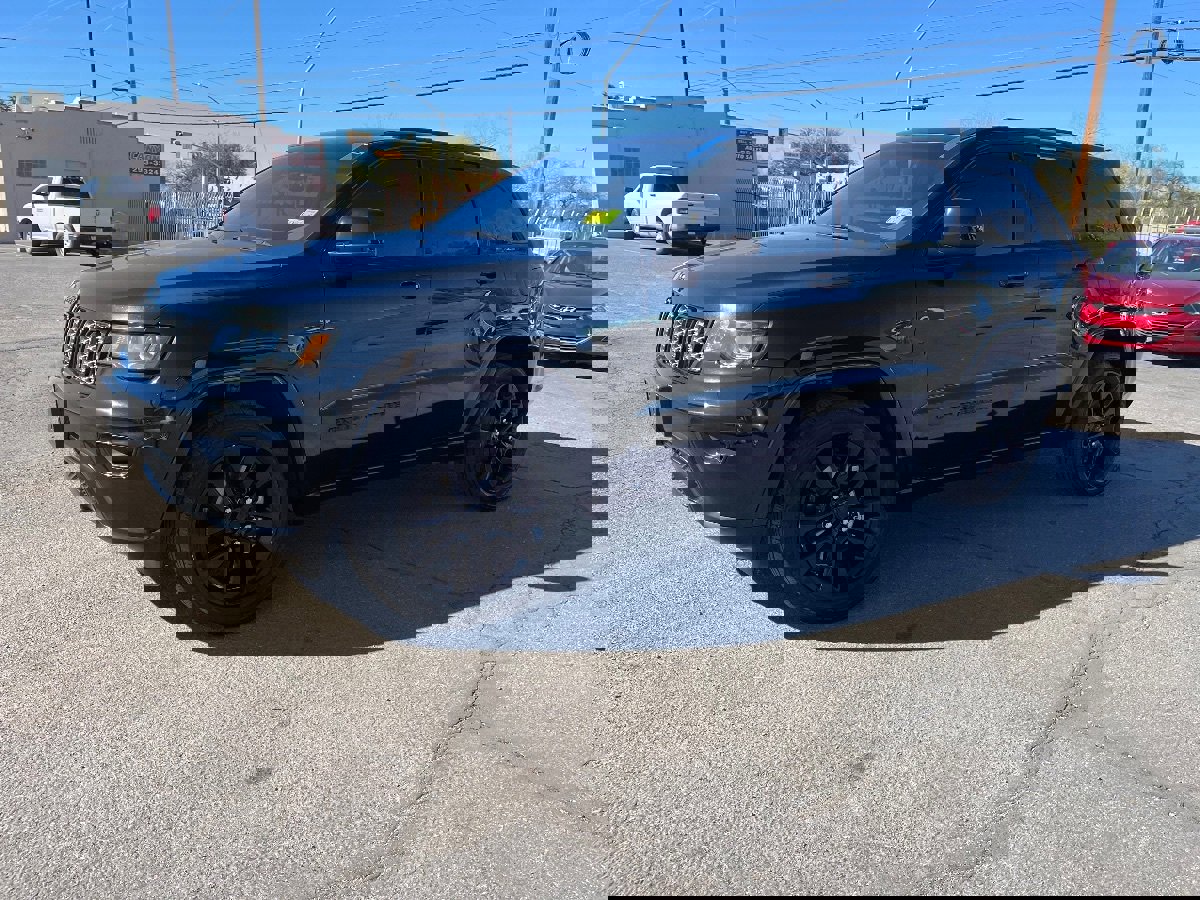 Used 2018 Jeep Grand Cherokee Altitude image 10