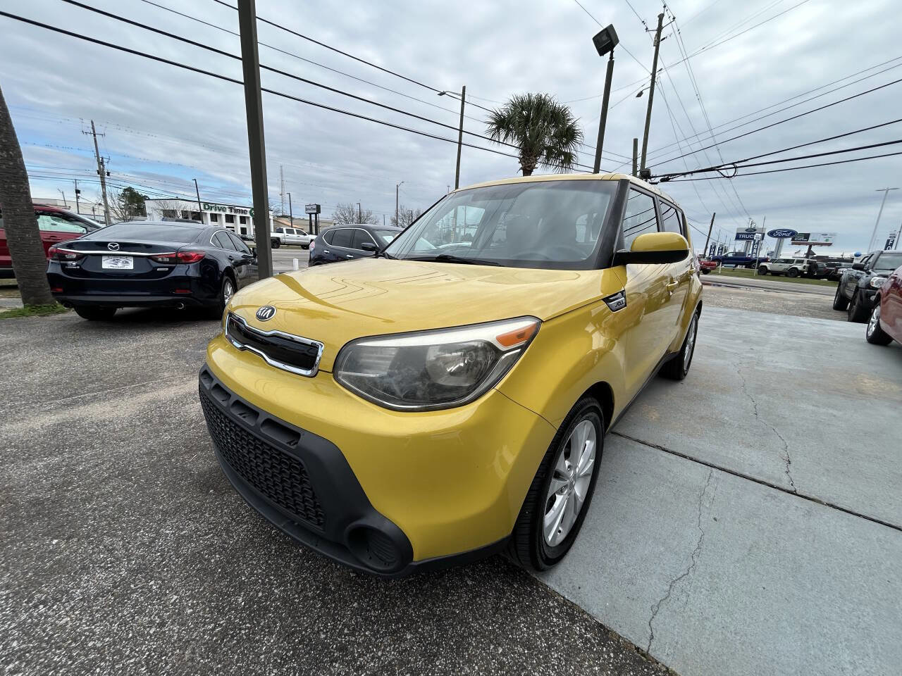 Used 2015 Kia Soul + image 2