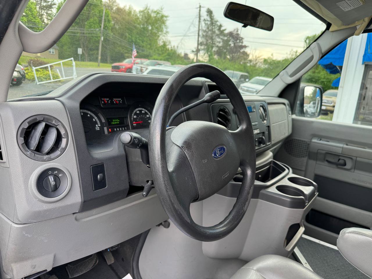 Used 2009 Ford E-250 and Econoline 250 Extended RWD image 10