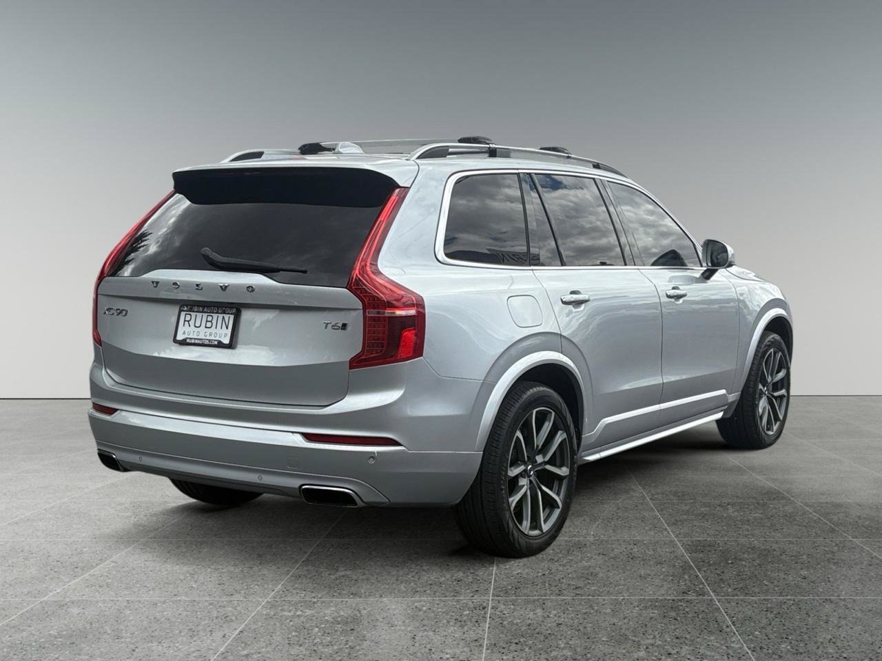 Used 2017 Volvo XC90 T6 Momentum w/ Vision Package AWD/4WD image 6