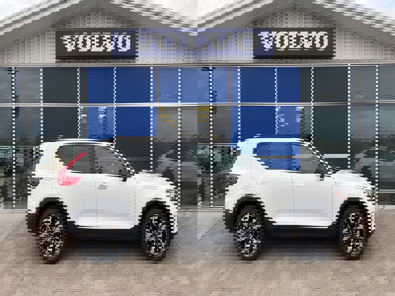 New 2026 Volvo XC40 B5 Ultra w/ Climate Package video 2