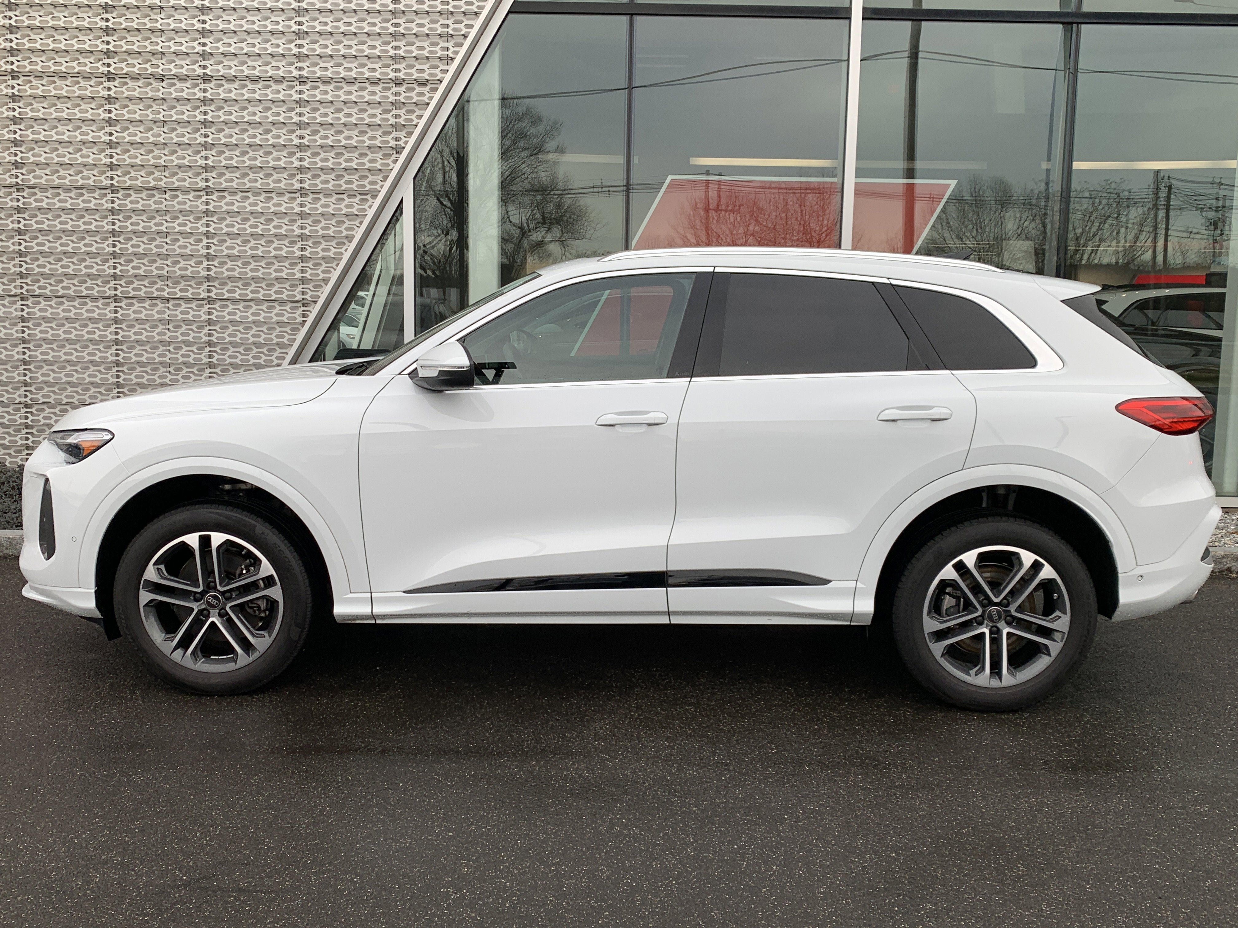Certified 2025 Audi Q5 Premium Plus w/ Premium Plus image 2