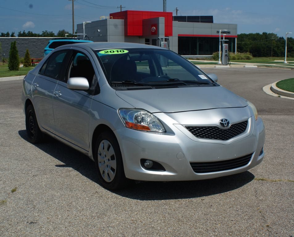 Used 2010 Toyota Yaris Sedan FWD image 2