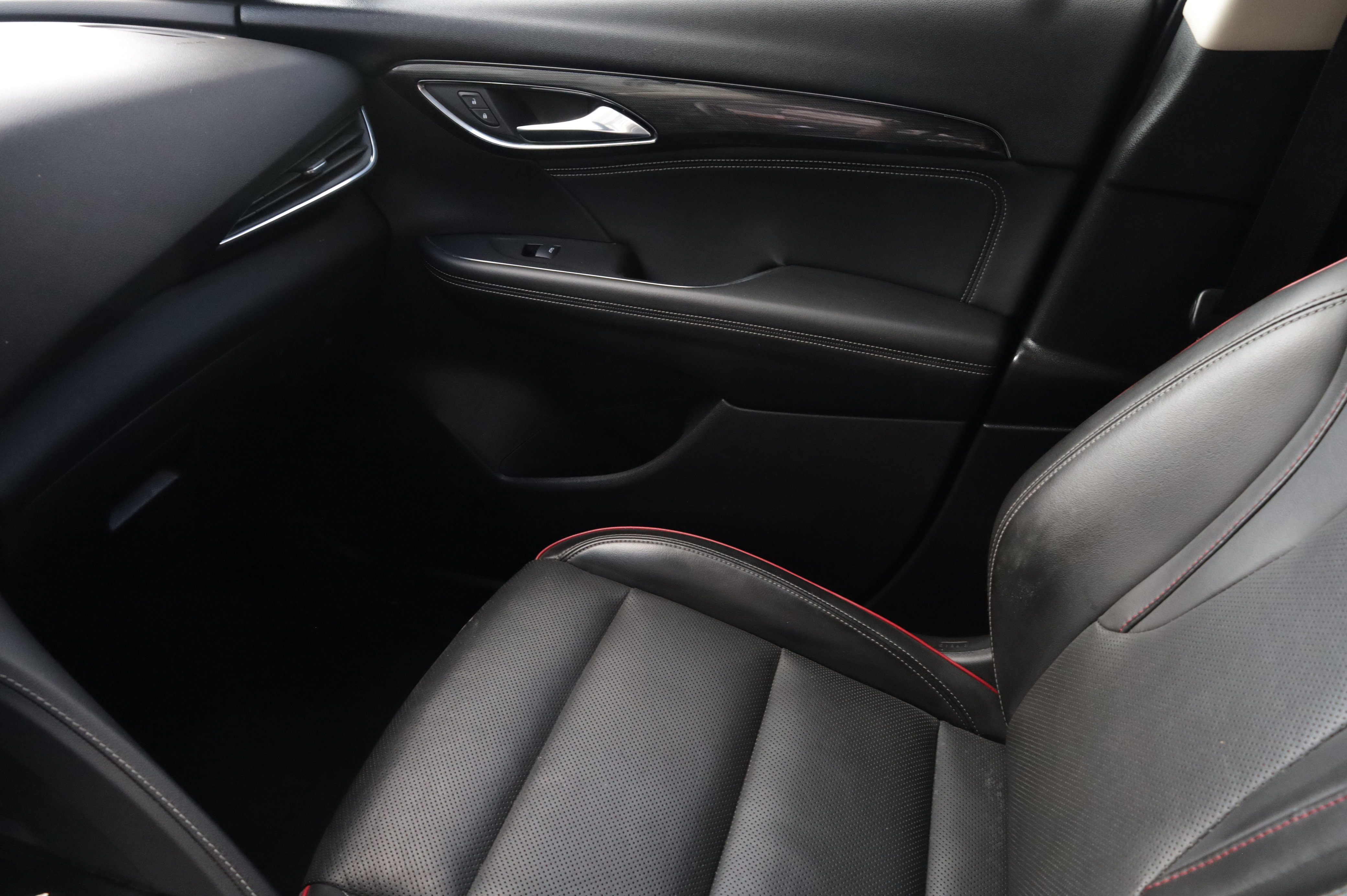 Used 2023 Buick Envision Essence w/ Sport Touring Package image 14