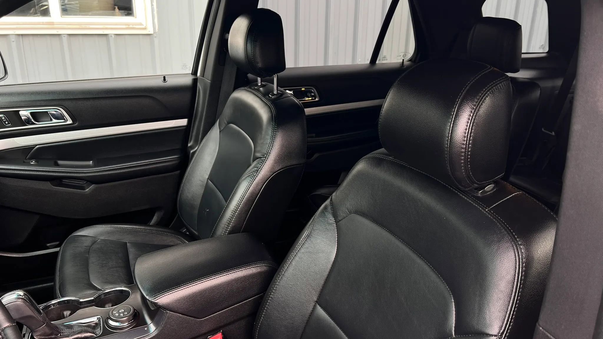 Used 2017 Ford Explorer XLT w/ Equipment Group 202A image 16