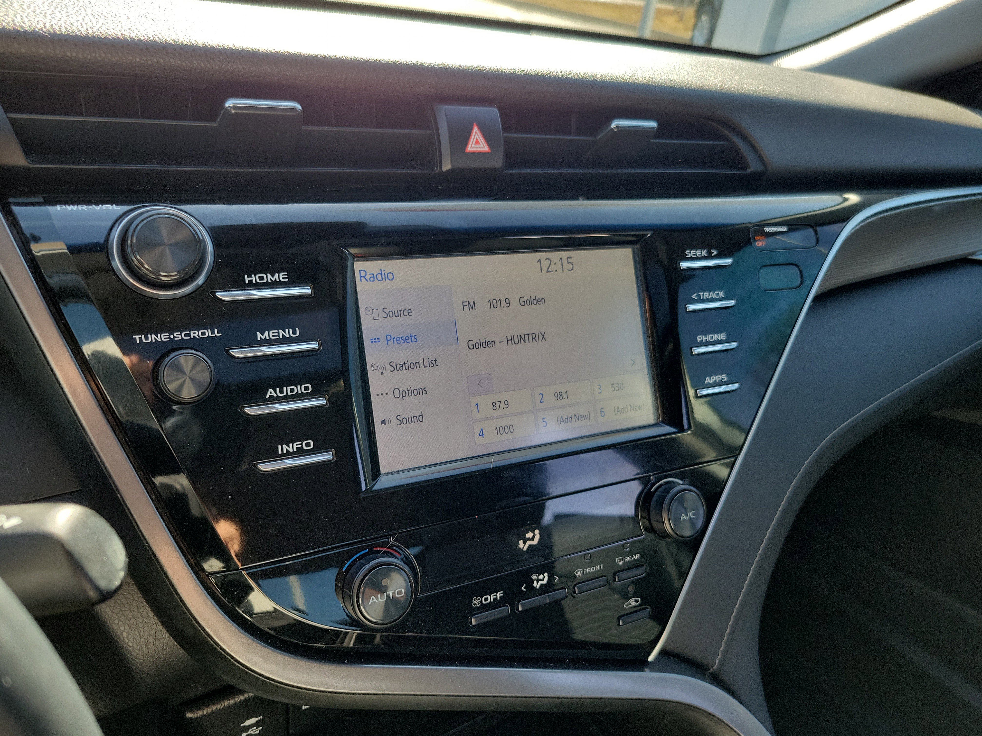 Certified 2018 Toyota Camry SE w/ Moonroof Package image 26