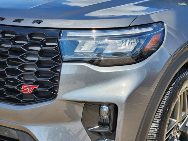 Used 2025 Ford Explorer ST AWD/4WD image 9