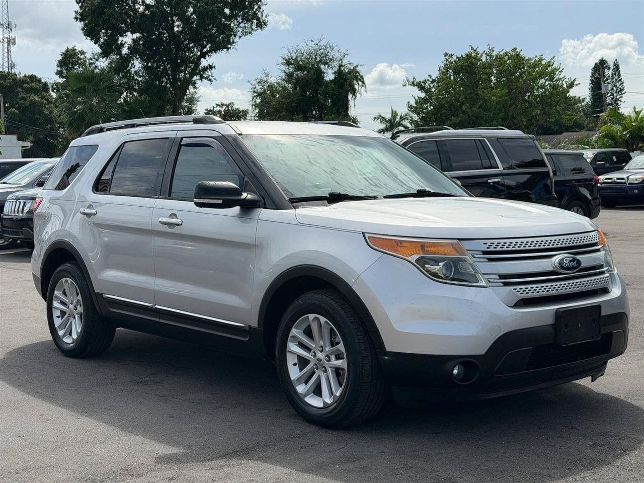 Used 2015 Ford Explorer XLT w/ Equipment Group 202B FWD image 7